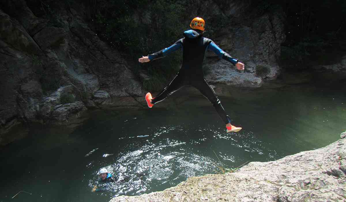 Canyoning Water Trekking Albanya Girona Slide 3