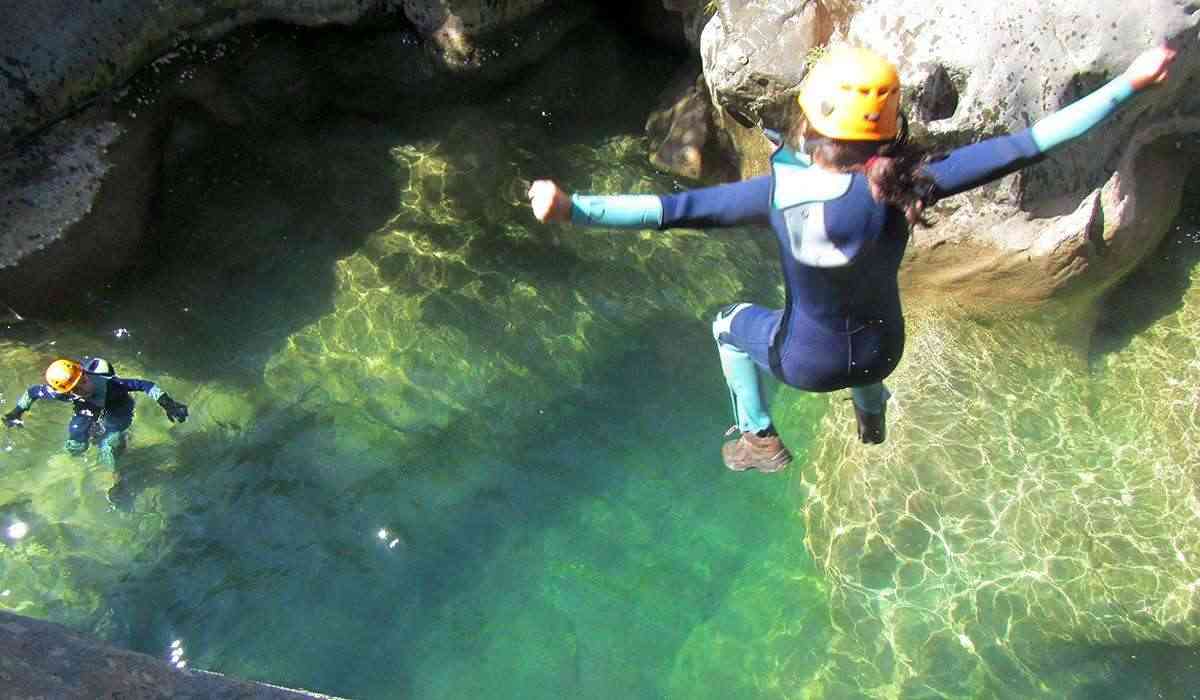 Girona Barranquismo Garrotxa Descenso Barrancos Slide 2