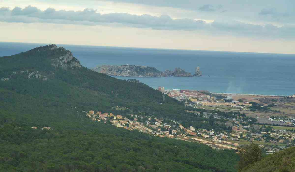 Baix Emporda Torroella Montgri Senderisme Girona Catalunya Slide 3