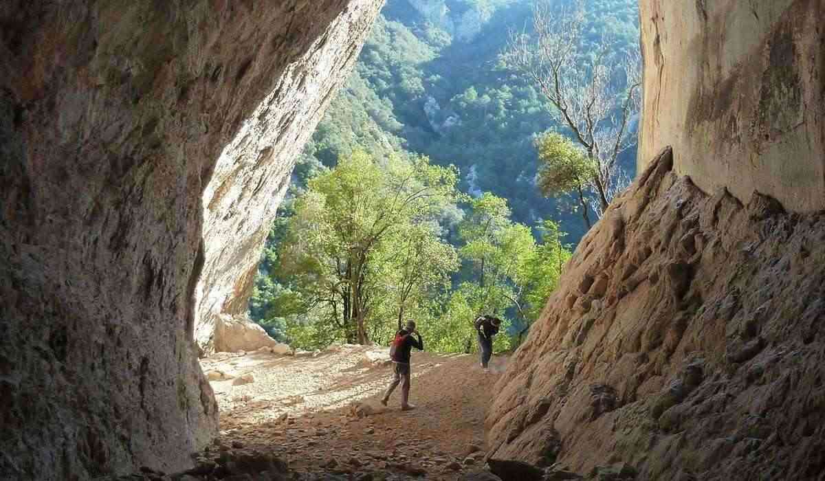 Hiking Girona Catalonia Garrotxa Slide 2