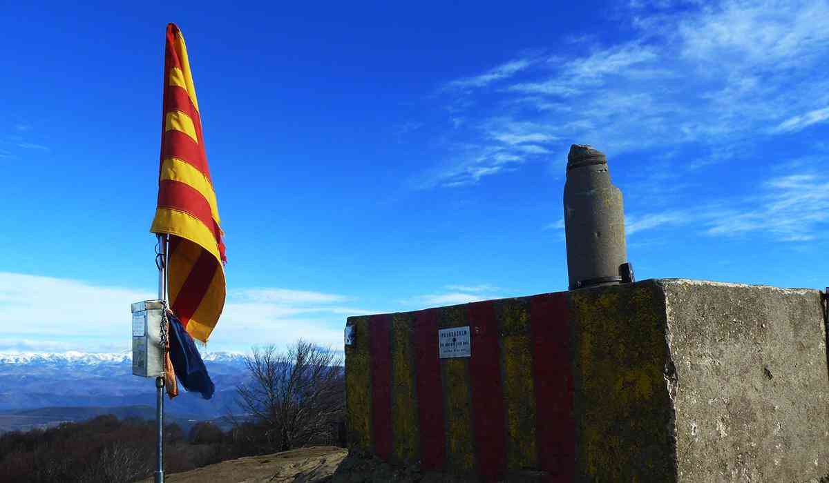 Hiking Girona Catalonia Puigsacalm Slide 3